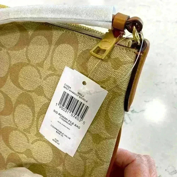 Beautiful NWT Coach Crossbody - Picture 8 of 13